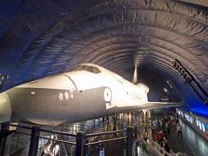 Intrepid 2012 In 2012 nam de NASA de Space Shuttle uit dienst. De verschillende musea probeerden natuurlijk een exemplaat te krijgen....