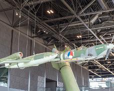 W00_2856 Koniklijke Luchtmacht - Fieseler Fi 103 V1 & Supermarine Spitfore Mk IX - niet echt historisch want de KLu werd pas opgericht na de wereldoorlog en de Spitfire...