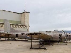 Pacific Aviation Museum In enkele originele en herbouwde hangars wordt de geschiedenis van de luchtvaart sinds de aanval op Pearl Harbor...