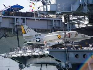 USS Midway De USS Midway (CV-41) was 8 dagen te laat om de VJ-dag mee te maken. Maar het werd uiteindelijk wel het vliegdekschip...