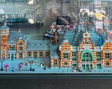 IXV_1643 Station Schaarbeek in lego.